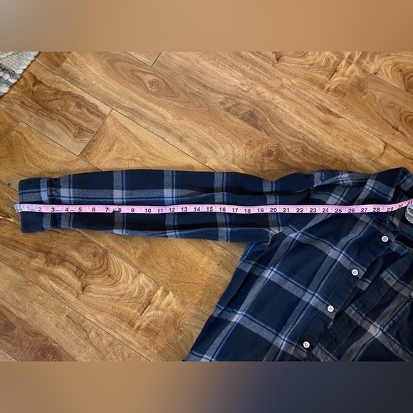 The North Face Men’s Navy Plaid Flannel Button Down Shirt - Picture 7 of 9